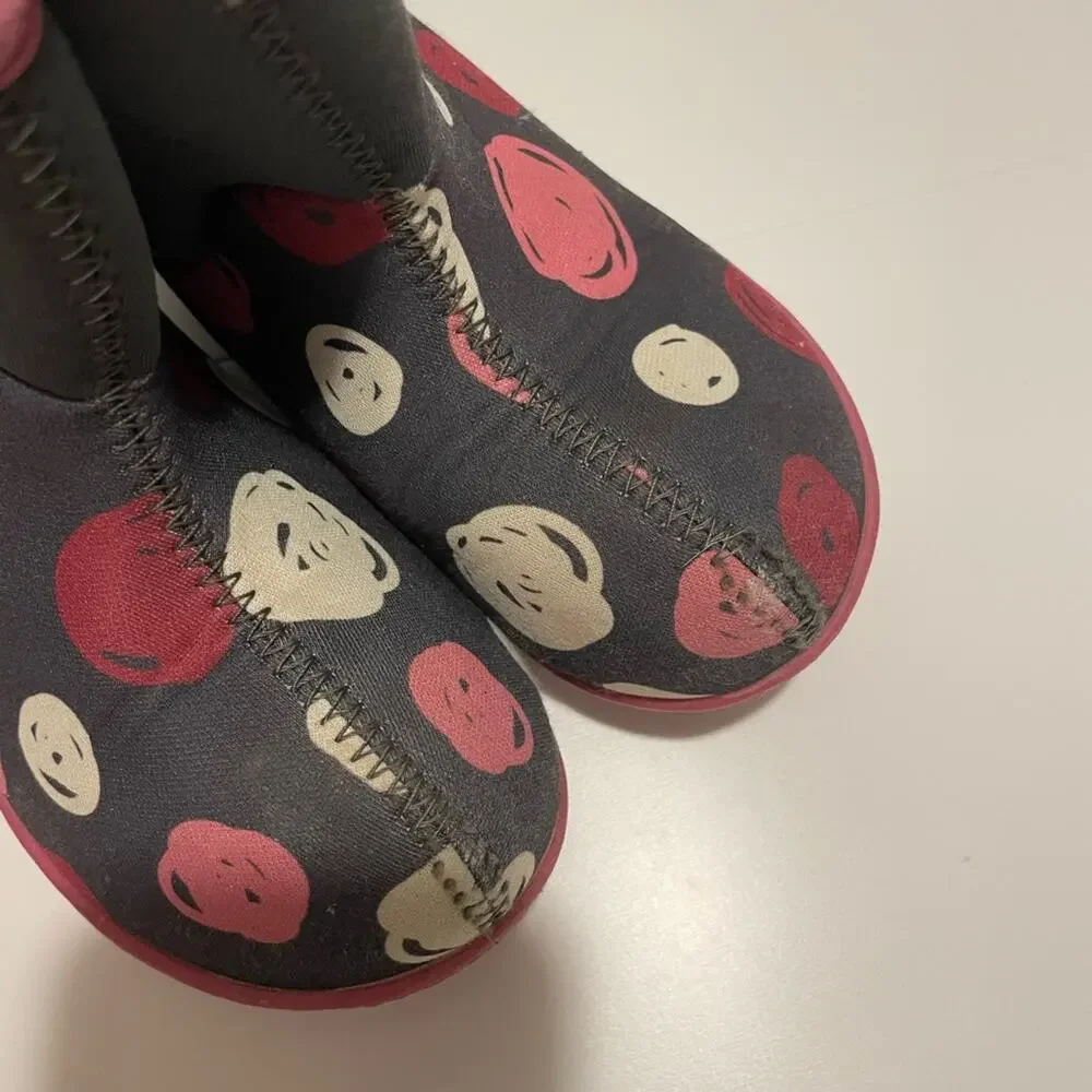 Bogs Brand Pink Polka Dot Print Pull On Winter Boots Girl's Size 8 Waterproof